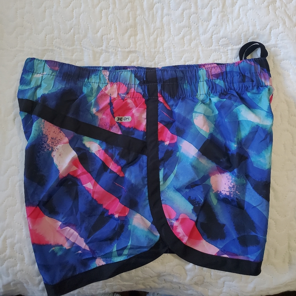 Shorts - Picture 3 of 6
